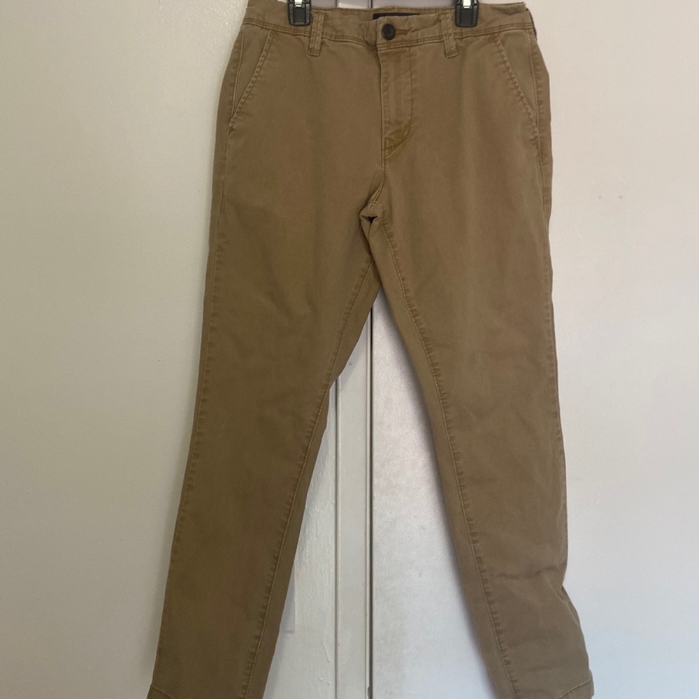 Pantalón solo tiene una puesta en buen estado.